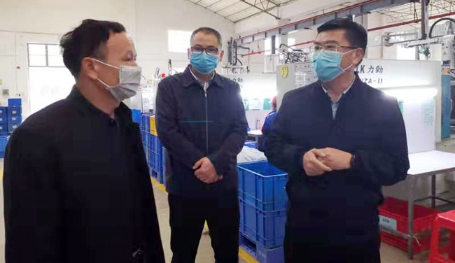 县委书记黄令遥深入企业调研疫情防控和复工复产工作