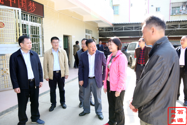 翁源:省文化和旅游厅领导到周陂镇陈村村慰问贫困户