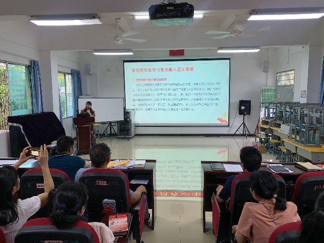 张春娜副校长作（学科篇）培训1.jpg