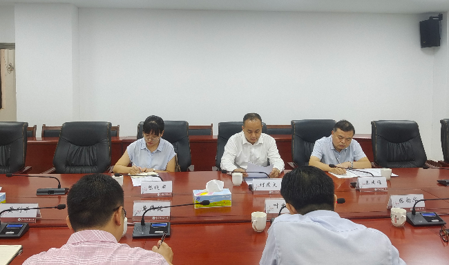 县委常委何茂文到官渡镇调研指导工作2.jpg