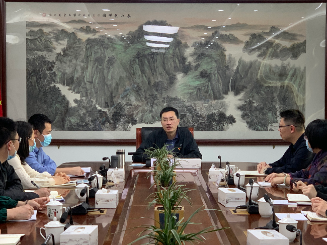 熊亮上党课.jpg