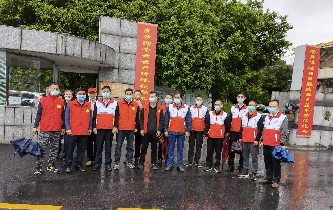4.22县教育局班子成员带队参与志愿活动.jpg