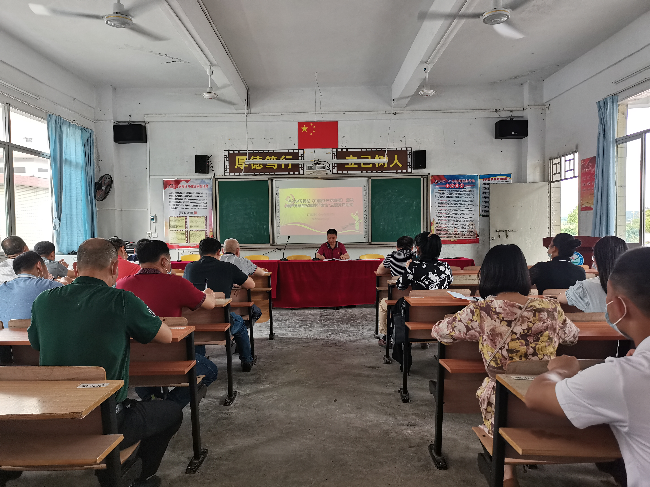 江尾镇中心小学党总支部开展“深入学习贯彻《中国共产党章程》 坚决维护党章的权威性严肃性”主题党日活动.jpg