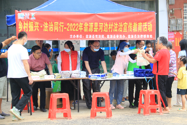 Ⅲ-29-1）-②2022年7月20日翁源县司法局到官渡镇河边村进行法治宣传教育活动 (2).JPG