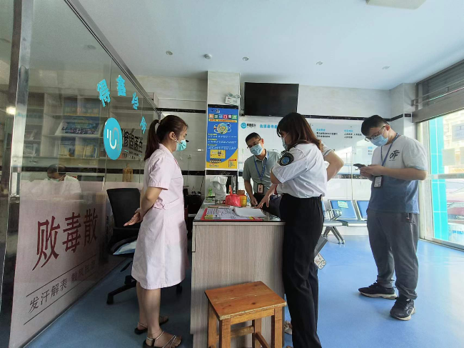 对药店开展排查整治 (2).jpg