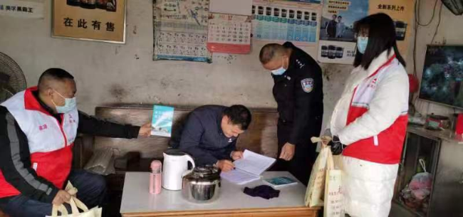 十四网格开展“信易贷”平台宣传活动.jpg
