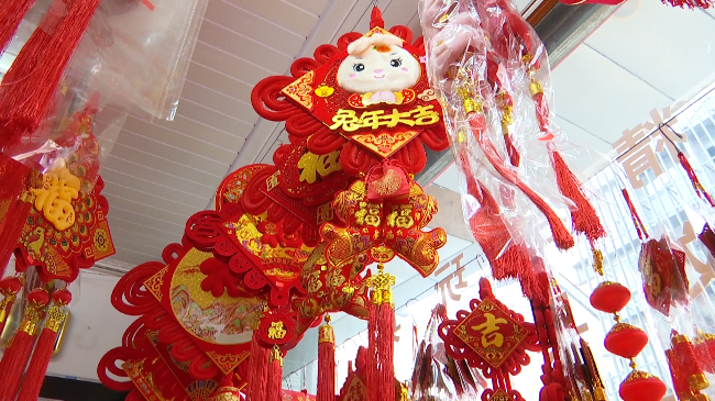 新年饰品悄然上市 “兔子”元素添可爱[00_00_39][20221231-115506].png