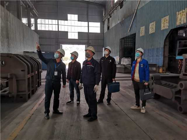 官渡镇开展安全生产联合执法行动.jpg