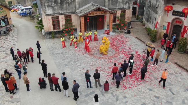 湖心坝客家群楼旅游景区：醒狮表演贺新春年[00_01_21][20230124-111317].png