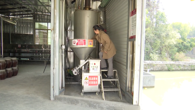 刘堂连：不断精进酿酒技艺 “酿”出致富路[00_00_15][20230304-165746].png