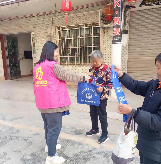 翁源县周陂镇“妇女节”开展禁毒宣传活动.png
