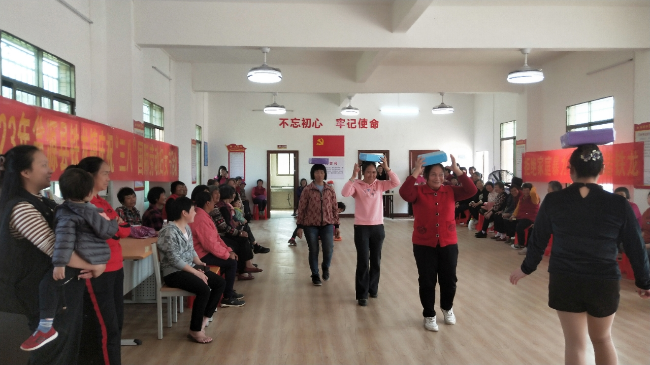 15铁龙镇开展庆祝“三八”国际妇女劳动节趣味活动.png