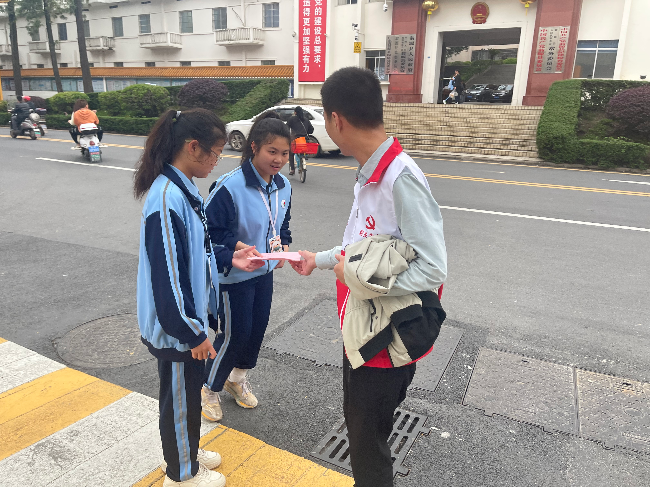 县政府办公室开展“扫黄打非”宣传活动.jpg