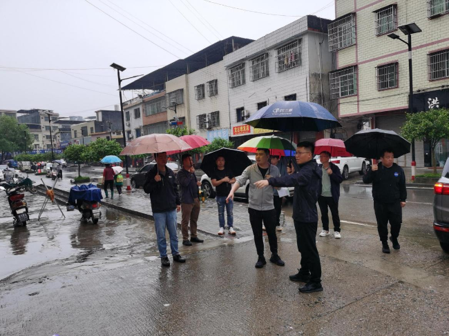 县住房和城乡建设管理局到坝仔镇开展污水管网接入户前期调研工作.png
