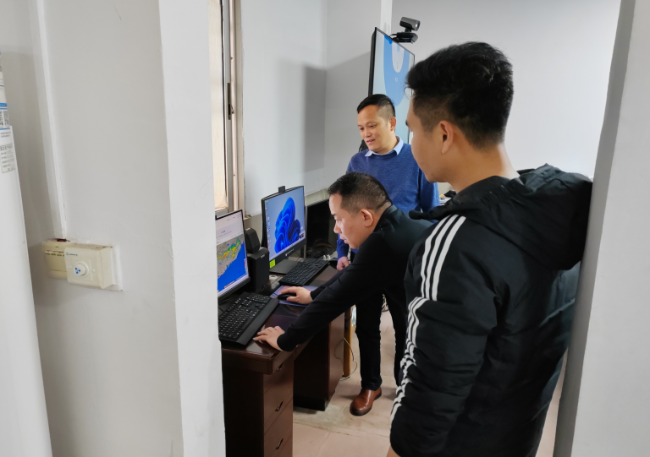 龙仙镇：防汛一线办实事，筑牢百姓“安全堤”.png