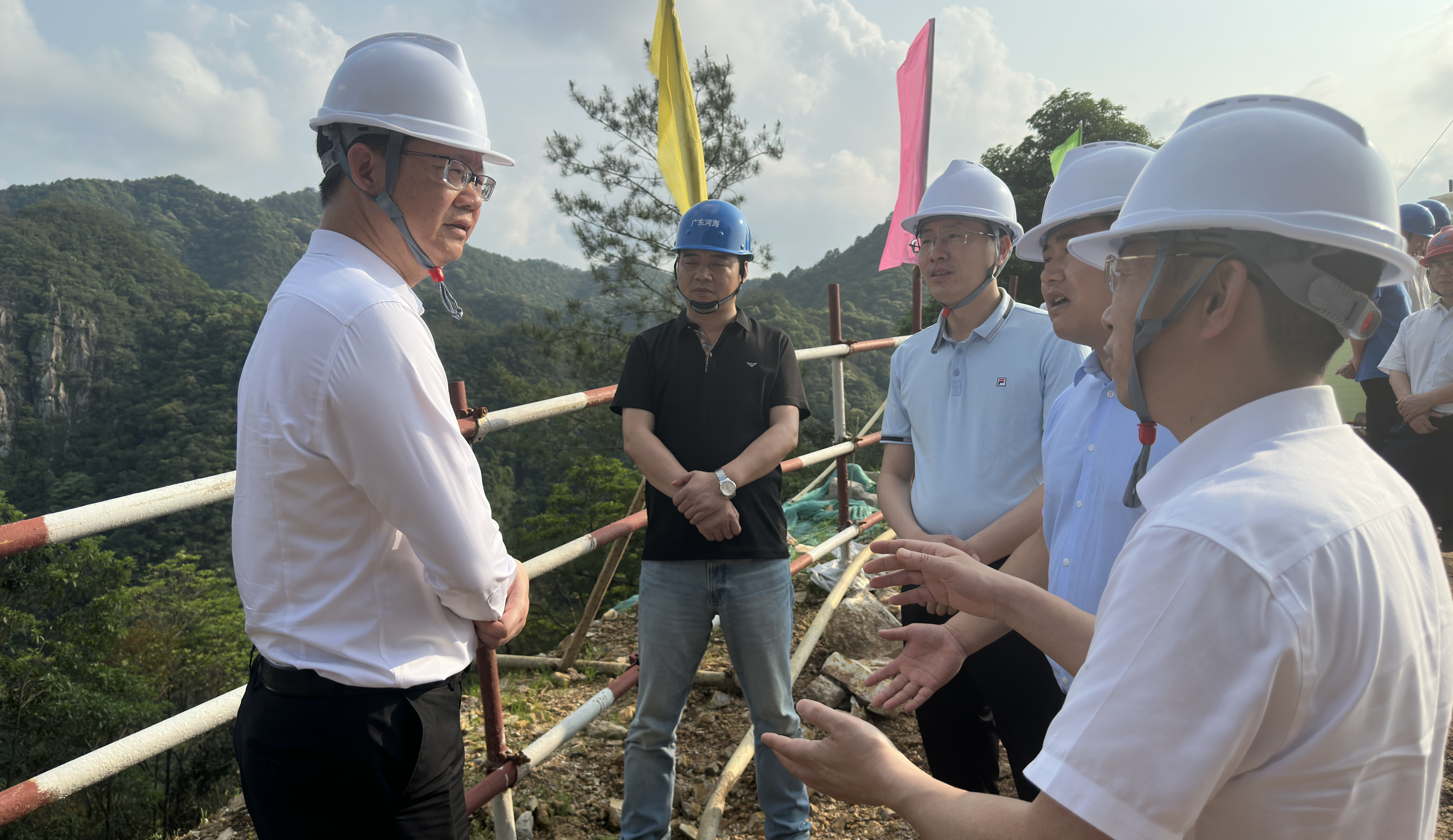 市委常委、常务副市长邹振宇到翁源调研...