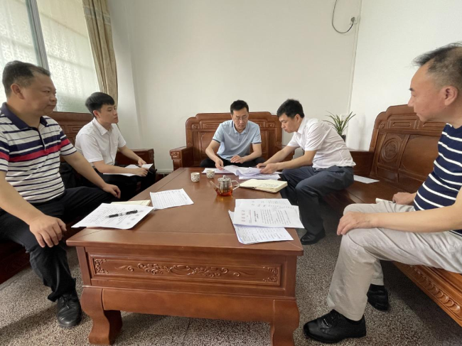 县委常委、副县长熊亮到县统计局.png