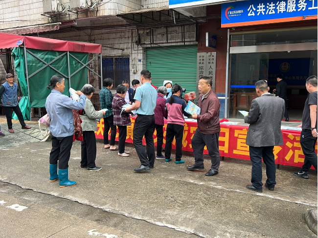 铁龙镇开展防灾减灾日宣传活动.png
