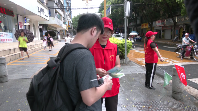 翁源县公安交警联合志愿者开展文明交通劝导[00_00_51][20230619-170757].png