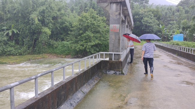 铁龙镇人大代表开展强降雨防御工作.png