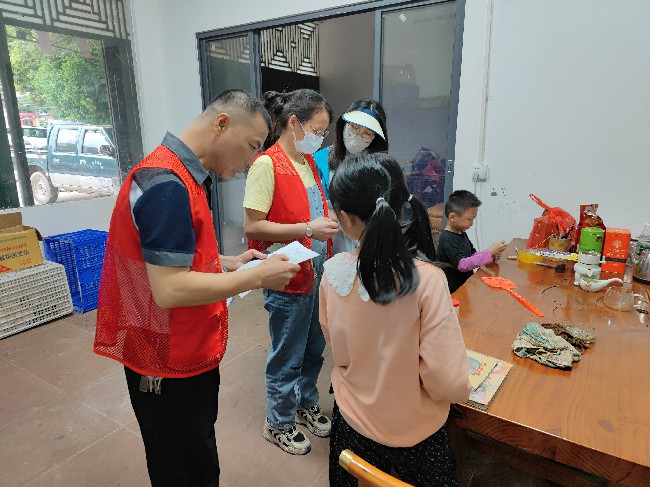 翁城镇社工站开展防溺水和防火用气主题宣传活动.jpg