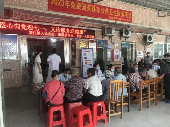 医疗下乡促发展 精准帮扶惠百姓.jpg