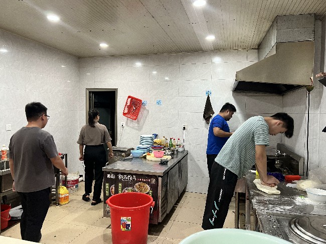 翁城镇统战工作人员开展燃气检查.jpg
