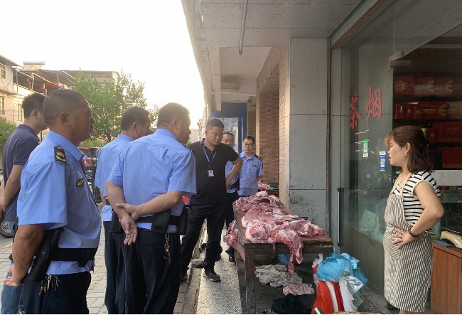 坝仔镇开展猪肉质量安全突击检查.jpg