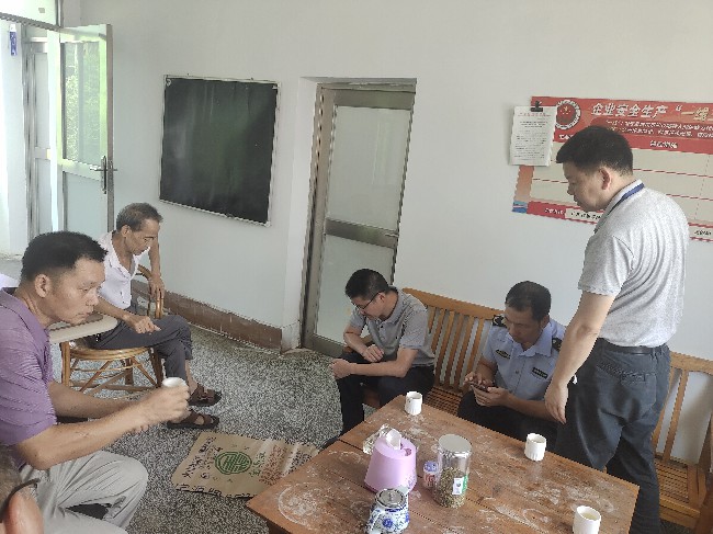 铁龙镇联合县市场监督管理局开展企业.jpg