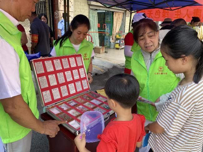 周陂镇开展暑期禁毒宣传活动.jpg