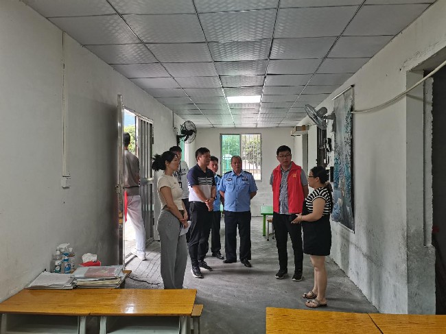 江尾镇开展秋季校园安全及周边环境.jpg