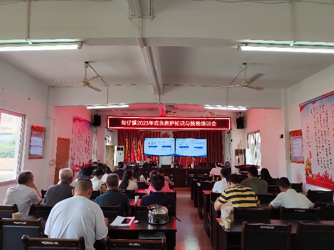 坝仔镇开展应急救护知识与技能培训活动.jpg