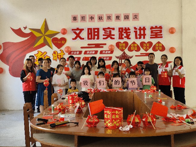 坝仔镇一心村开展“喜迎中秋&middot;欢度国庆”手工制作活动.jpg