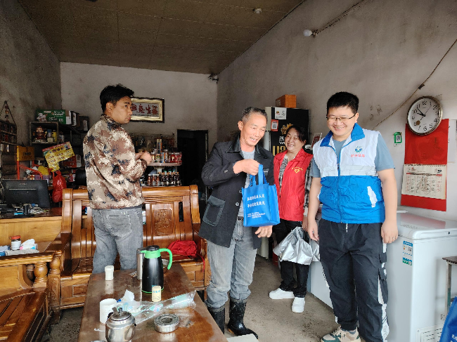 铁龙镇开展平安建设宣传活动.png