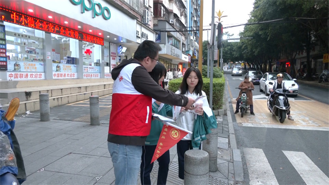 团县委联合县交通运输局开展文明交通志愿服务活动.mp4_20231024_180337.460.jpg