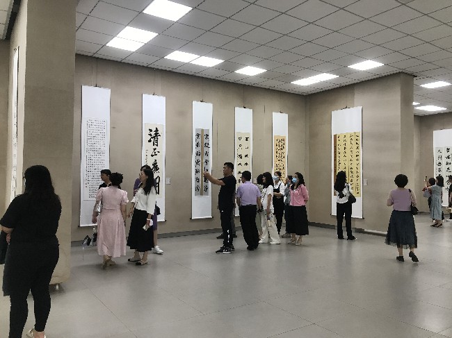 龙仙镇中心卫生院党支部组织参观“翁山诗书画院之廉洁文化书画”作品展.jpg