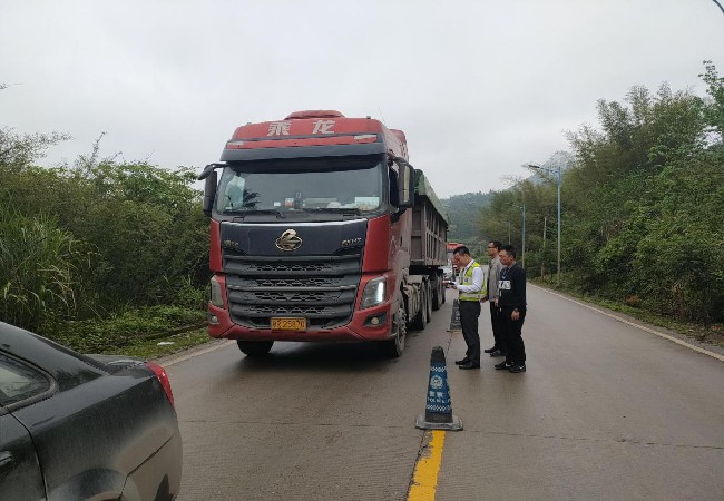 铁龙镇开展道路交通安全检查.jpg
