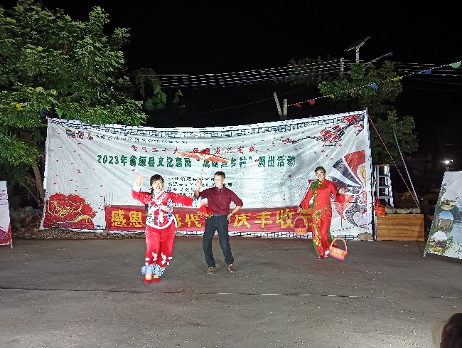新江镇东方村：村民喜办丰收节，热热闹闹庆丰收.jpg