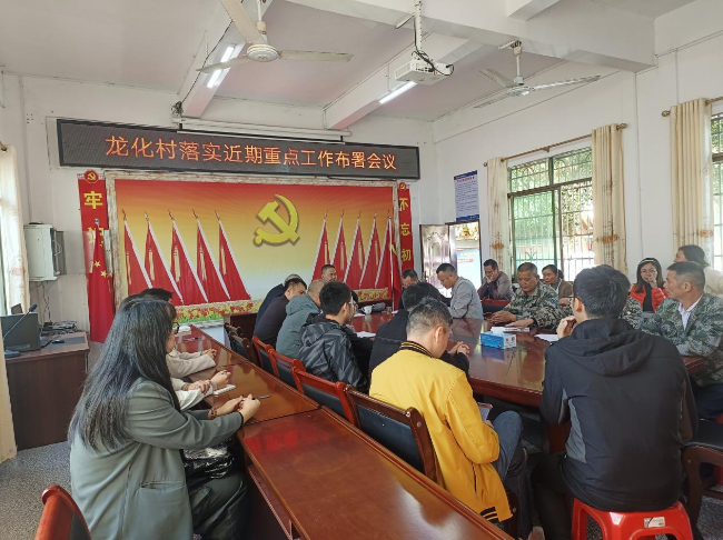 铁龙镇：党员先行，助力“冬季攻坚”.png