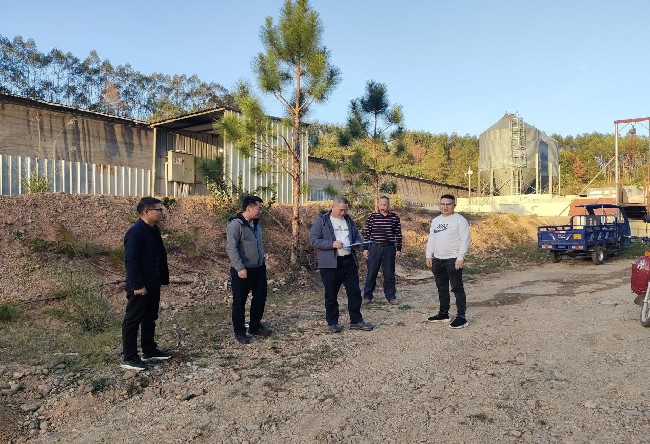 龙仙镇到养殖场开展粪污资源化利用核查验收工作.jpg