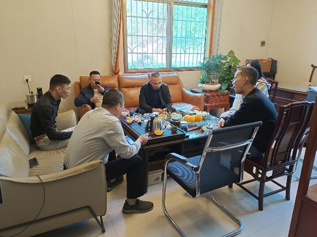 铁龙镇工联会到芯光建材公司指导工会组建工作.jpg