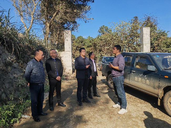 铁龙镇陪同市统计局领导调研主导产业项目建设情况.jpg