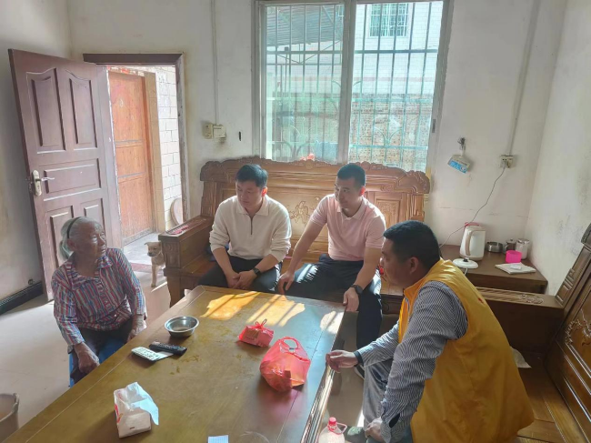 江尾镇组织开展未成年人家访活动.png
