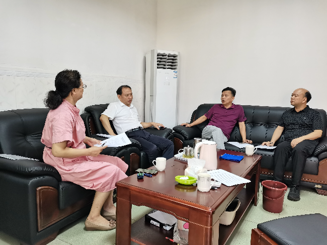 2023年9月常委会组成调研组到县发改局开展优化营商环境工作情况调研.jpg
