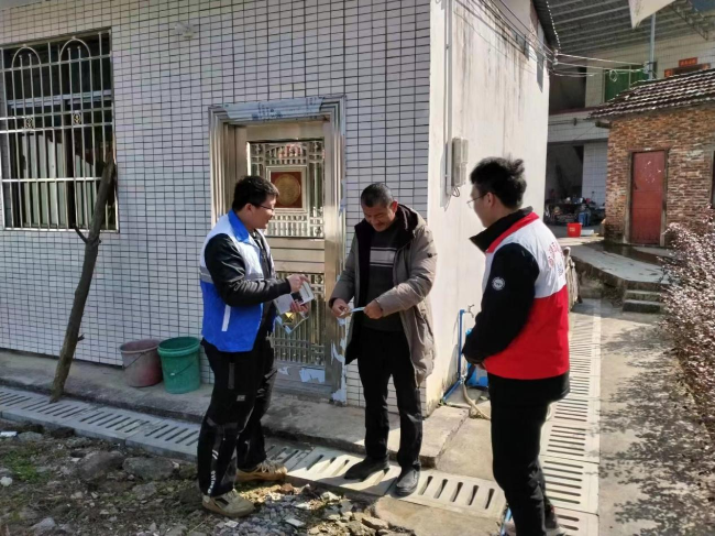 铁龙镇开展禁种铲毒踏查、宣传活动.png