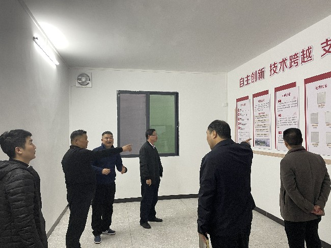 翁源县总工会调研仙鹤花卉种植基有限公司职工之家建设工作.jpg