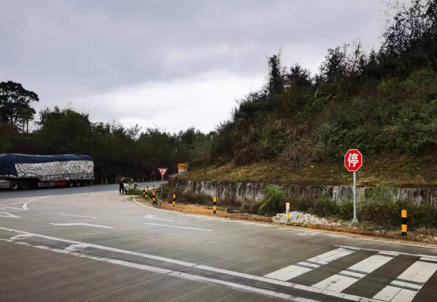 坝仔镇武深高速出口连接线路域环境.png