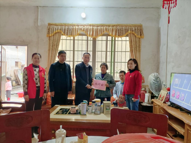 韶州人民医院党委到新江镇开展乡村振兴工作调研和走访慰问活动.png