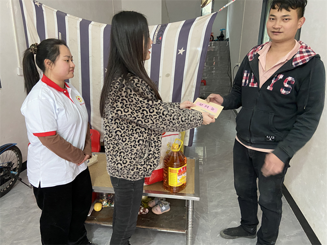 翁城镇红十字会开展“博爱送万家”春节送温暖活动1.png