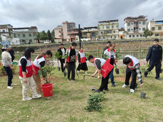 翁城镇：植树添新绿 新年谱新篇.png